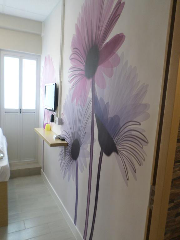 Sunrise Royal - Boutique Hostel Kowloon  Exterior photo