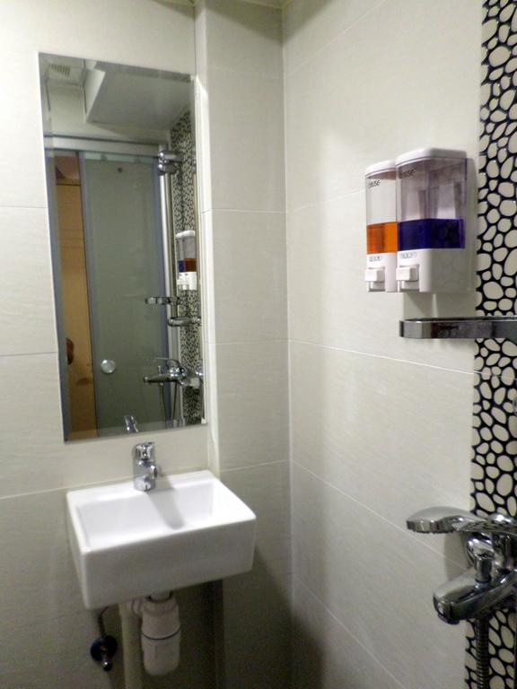 Sunrise Royal - Boutique Hostel Kowloon  Exterior photo
